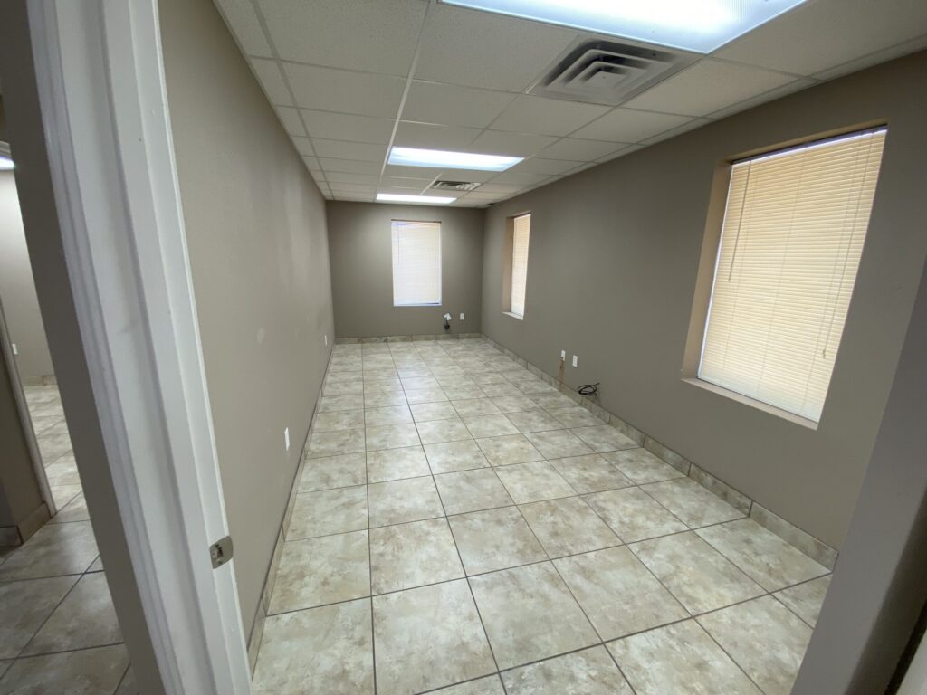 31-office7-mtg-rm-IMG_7497-scaled